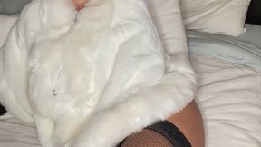 Wrapped in fur makes Elle Lyon's pussy tingle