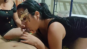 El señor de la renta les dice que si le maman la verga no les cobrará la renta de este mes / LeandroZimmer / AbneyZimmer / NicoleLondrawer