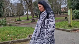 Exposing pussy in public and pissing