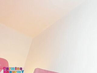 Carmina Khourmy Shows Off Her Erotic Curves During Stream!