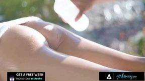 Skinny Vanna Bardot Gets Oiled Up By Resort Masseuse Jasmine Sherni - Spanish