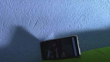 Jovem gozando ao ver namorada em filme porn&ocirc_