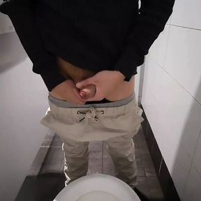 Cumming at a busy rest stop