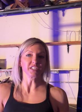 Strong Blonde Pull-ups