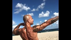 MAXXX LOADZ FLEXING BACK MUSCLES