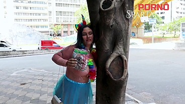 Morena Cavalona Perde o Marido e Pula o Carnaval no Pau do Vizinho