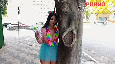 Morena Cavalona Perde o Marido e Pula o Carnaval no Pau do Vizinho