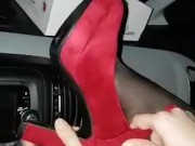 Padrona Darkshine si cambia le scarpe e stuzzica lo schiavo - parte 1