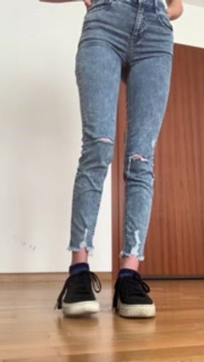 couldnt hold it anymore and piss down my legs