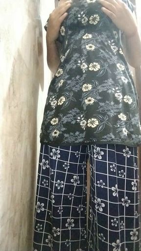 Hot Aunty Took off Her Clothes and Saw Her Hot Figure Indian Hot Desi Aunty