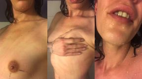 mon corps nue et griffe sous le ruissellement de l’eau chaude de la douche