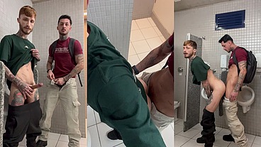 DANDO O CU NO BANHEIRO PARA PAU GRANDE