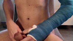 Masturbation avec le bras dans le platre - Jerk off with a Long arm cast - Cast fetish