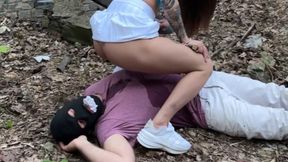 The pervert who was peeping was severely humiliated by Agma and Dori