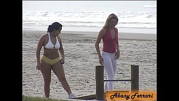 Shortinho Socado e Malhando o Bumbum na Praia