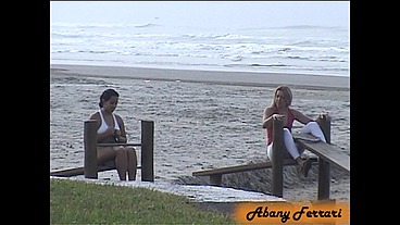 Shortinho Socado e Malhando o Bumbum na Praia