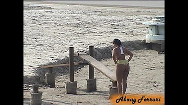 Shortinho Socado e Malhando o Bumbum na Praia