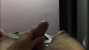 Gostoso batendo uma pra minha amiga