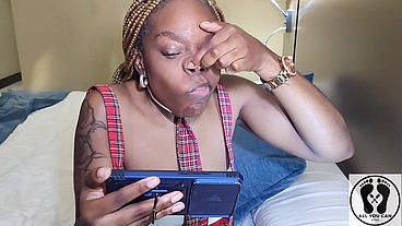 FETISH EBONY BUG NOSE PICKING NOSTRILS SNOTS LICK THEM
