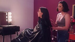 Whitney Wright And Jenna Foxx In A Guest Between Her Legs