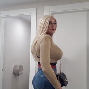 Crossdresser Blonde