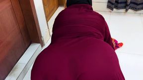 Arabian Big Ass & Huge Boobs Hot Maid Stuck Under Boss's Bed & She Want Ass Fuck Now From Boss