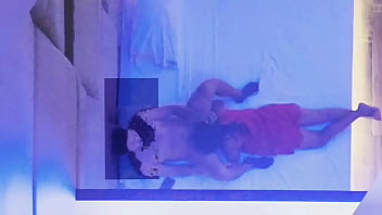 Flaca caliente mamando culo de macho