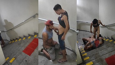 Comi o cu do novinho na escadaria do shopping