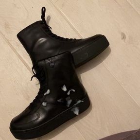 Cum on leather Vagabond shoe