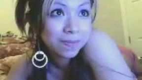 Jar dropping hot Vietnamese webcam girl flaunts her goodies