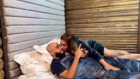 NO DEJABA EL CELULAR HASTA QUE VIO MI CULO Y MI VERGA DURA