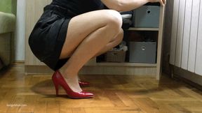 KNEE FETISH SEXY GIRLS IN HIGH HEELS KNEELING - MOV HD