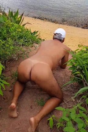 Ladysilva showing off her tanned ass on the beach