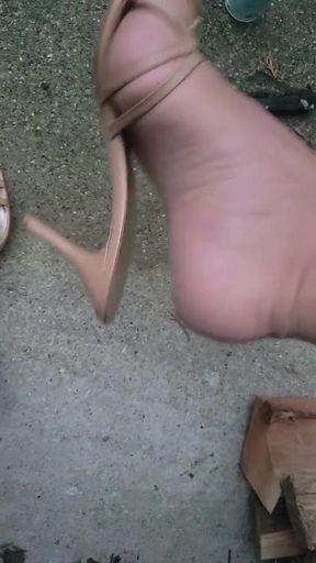 Cumming on Feet Outside