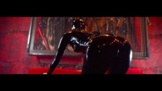 Jasmine Rouge le prend profondément dans son cul serré