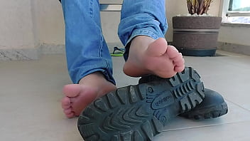 TAKING OFF MY WORK BOOT - SFTNE02