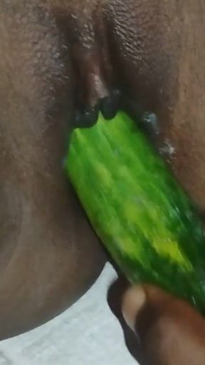 Moti Bhabhi ki hard chut ko pela   Clip 2