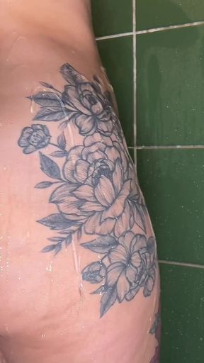 A Man with a Huge Cock Shoves It All the Way Into a Married Woman's Anus