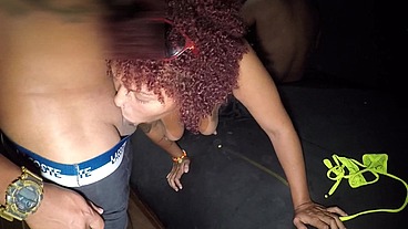 Suruba rolando na festa e o marido da japa mandou meu marido tirar a camisinha e comer ela na pele