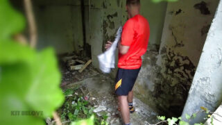 Những anh chàng đồng tính nghiệp dư ham muốn tình dục ngậm những dương vật khổng lồ vào miệng rồi bị quan hệ tình dục không dùng bao cao su, kết thúc bằng màn xuất tinh lên mặt đầy bẩn thỉu.