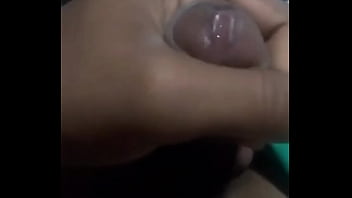 Pauz&atilde_o gostoso do novinho carioca melado de tes&atilde_o