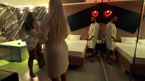 Motel Warm-up: Nicoly & Blonde Trans Twerking