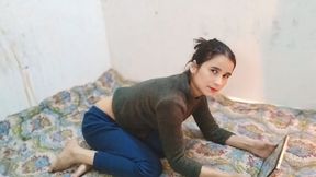 College Girl Apni Chut Me Anguli Dali