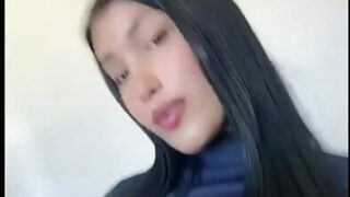 Brezilyalı amatör erkekler, sert ev yapımı anal seks ve patlayıcı boşalma öncesinde devasa penislerini okşuyorlar.