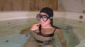 SOFIA’S UNDERWATER SHOWER BREAK - MASK MASTURBATION