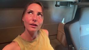lea pam se doigte, se caresse et jouit trois fois dans cette video solo tournee dans la cabine de ce camion.