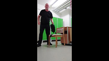 Erotischer Feierabend in der Umkleide