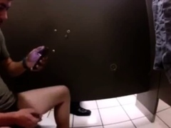 Was so alles in einem Oeffentlichen WC passiert