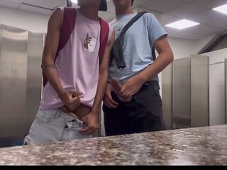 cruising with a curious str8 chap in the university washroom