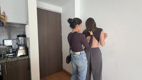 lesbianas follando contra la pared